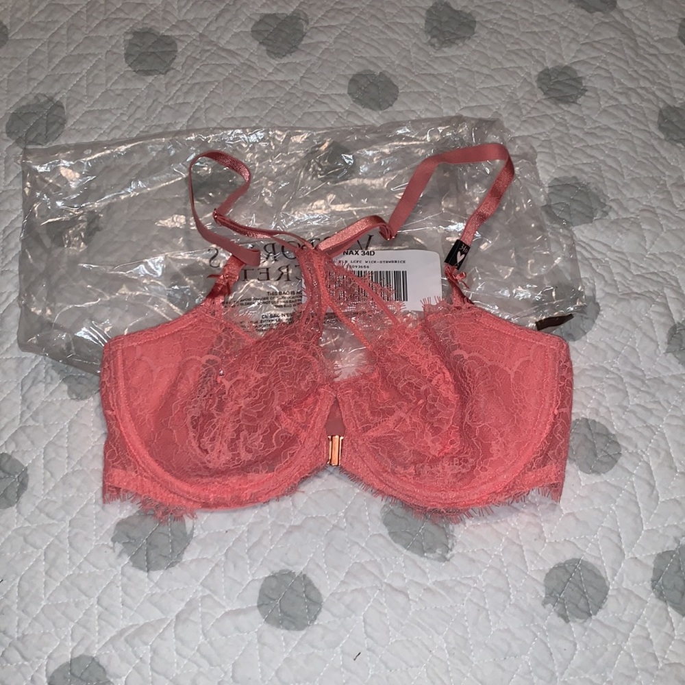 NWT very pretty front close lace bra from Victoria’s Secret